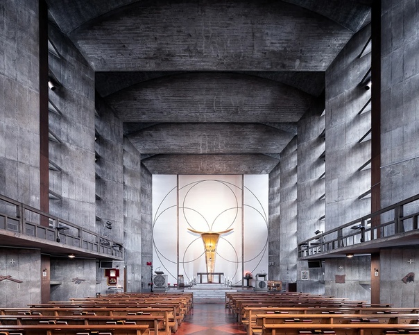 Самые красивые церкви мира. Тибо Пуарье французский фотограф. Своим домом он называет разные города: Буэнос-Айрес, Хьюстон, Монреаль, Токио. В настоящее время Тибо живёт в Париже. Главной темой