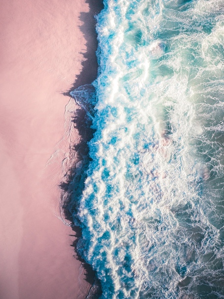 Пейзажные аэроснимки Тобиаса Хегга. Сфотографировав воду в тонах, украшенную драгоценными камнями, возвышающуюся над пляжами и солоноватыми лагунами, Тобиас Хегг создает одни из самых ярких
