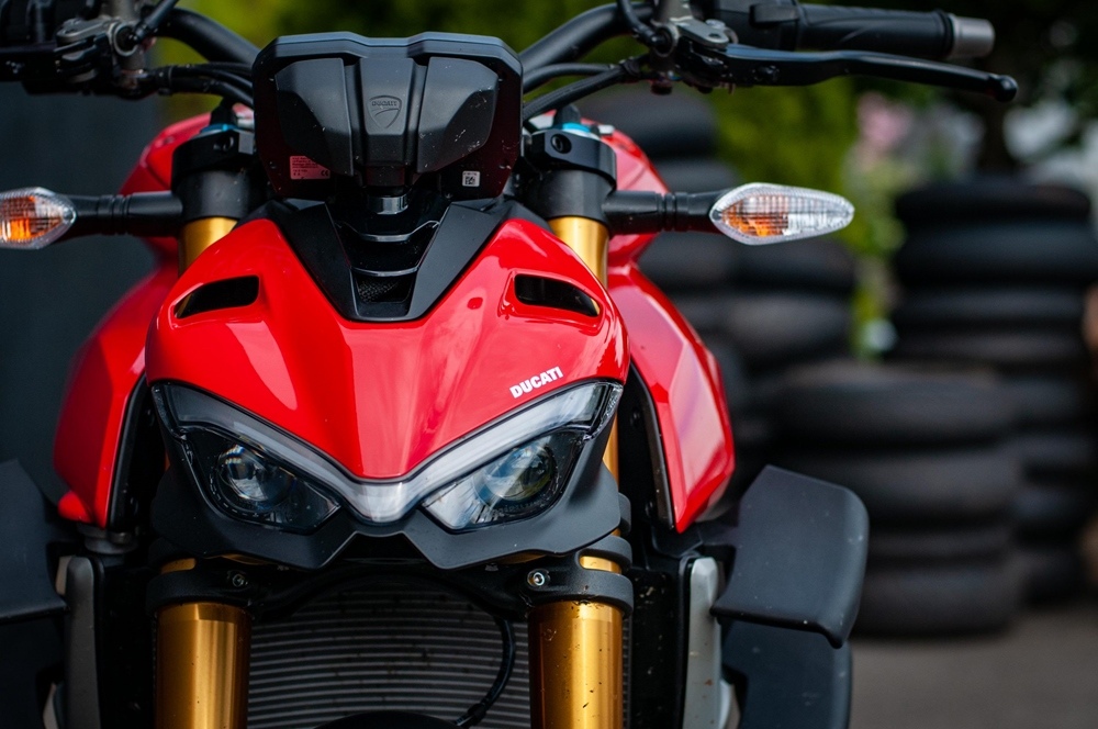 Фотографии  Ducati Streetfighter V4 S